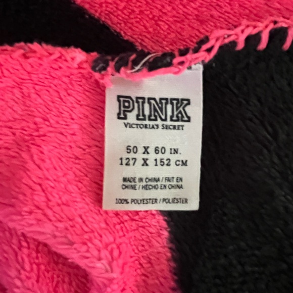 Victoria's Secret Pink 50" x 60" Cozy Fleece Blanket PINK Logo VS PINK throw - Picture 4 of 7
